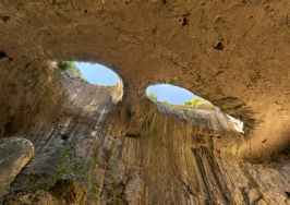 „ОЧИТЕ НА ГОСПОД“ - Пещера „ Проходна“, Национален Пещерен Дом, Пещера „Съева Дупка“ - Valeross