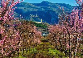 ЧЕРВЕНАТА ЦЪРКВА- ПЕРУЩИЦА - ВИЛА ЮСТИНА