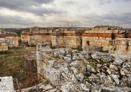 ПЕЩЕРА „ОРЛОВА ЧУКА“ -  СРЕДНОВЕКОВЕН ГРАД „ЧЕРВЕН“ – ИВАНОВСКИ СКАЛНИ ЦЪРКВИ